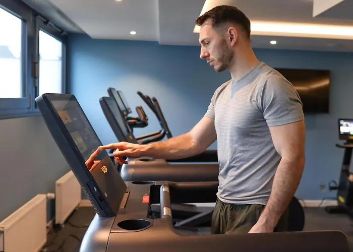 フォーポイント バイ シェラトン セントラル ホテル