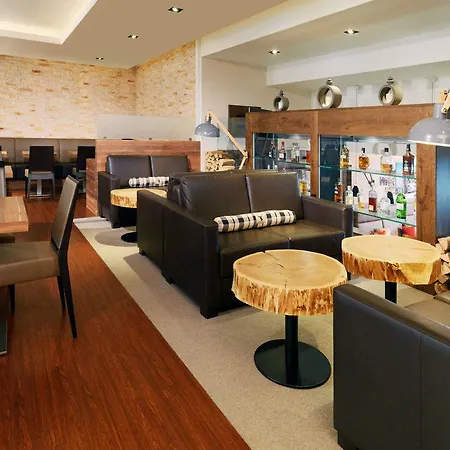 By Marriott מלון